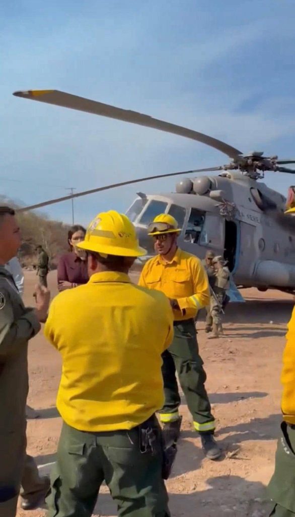 Aeronave MI-17 refuerza combate de incendio forestal La Yesca en cerro El Vigía