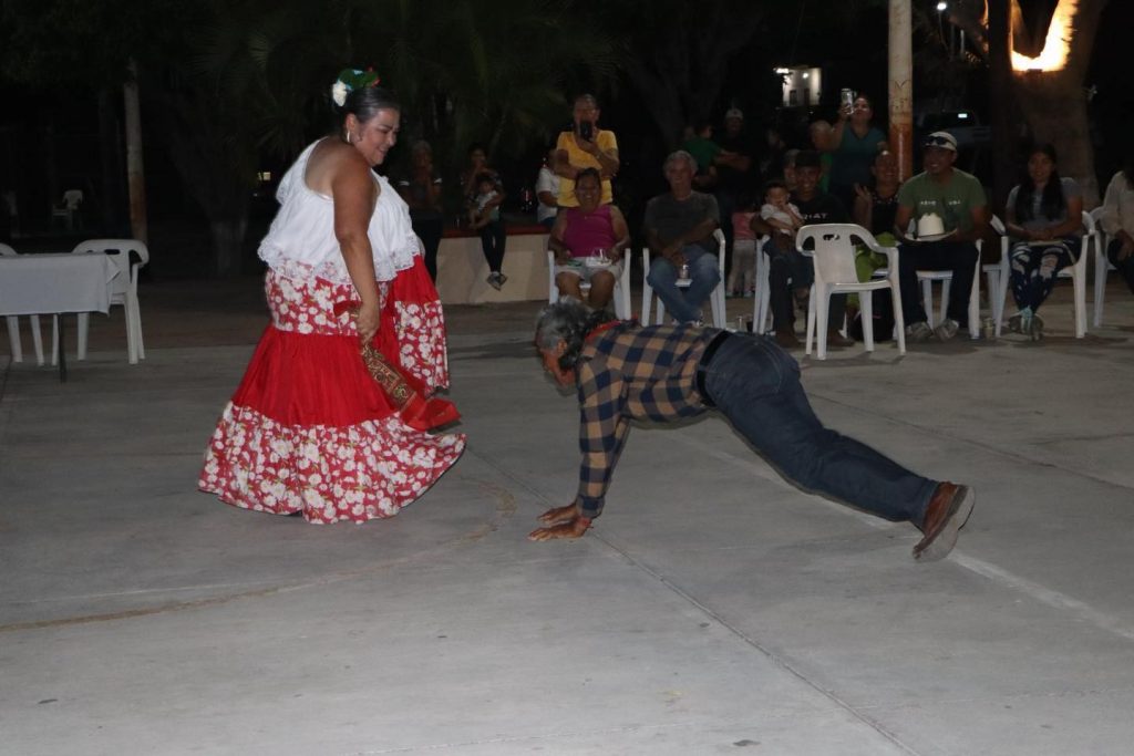 Coronación de la Reina de la Tercera Edad en fiestas Virgen del Rosario Valle Verde