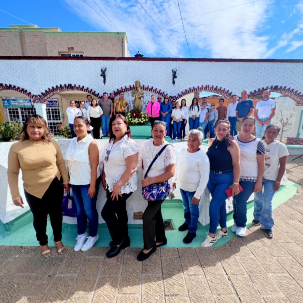 Ahuacatlán realiza homenaje a las madres en el Monumento a la Madre