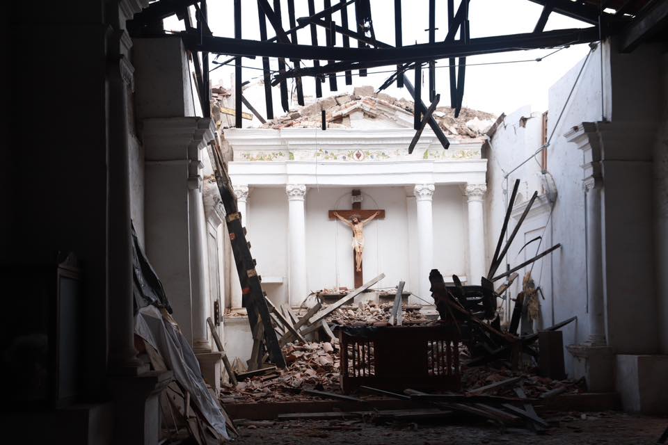 Avanzan trabajos de limpieza en templo antiguo de San Blas tras derrumbe