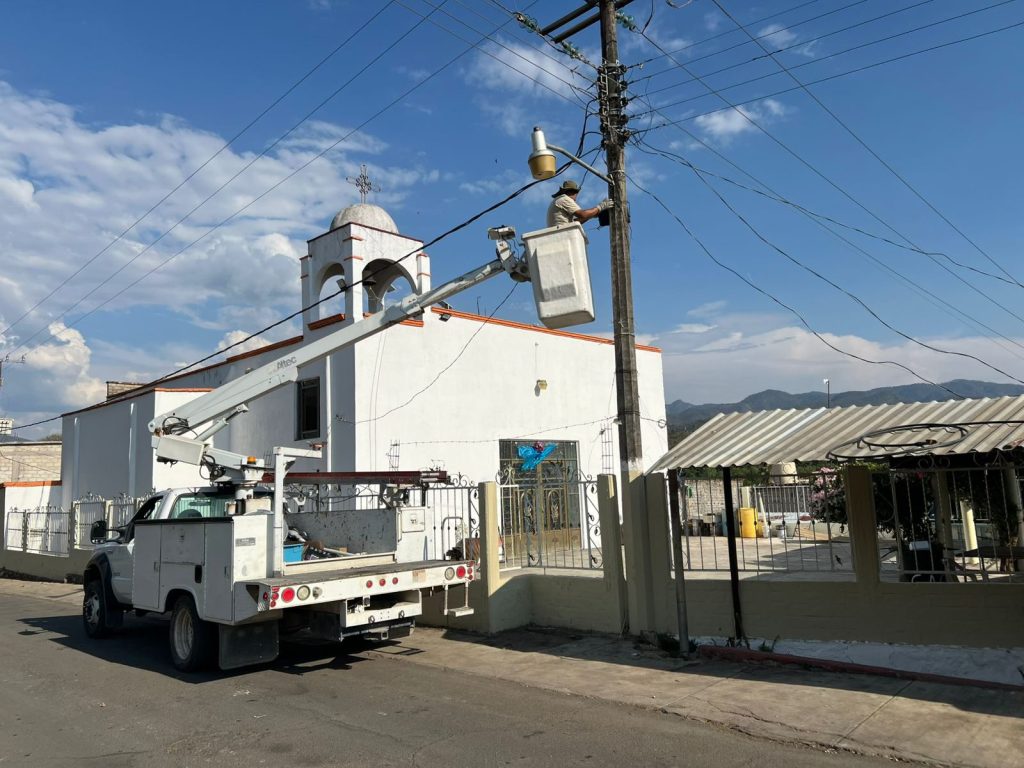 Xalisco fortalece alumbrado público con mantenimiento y rehabilitación de luminarias en distintas colonias