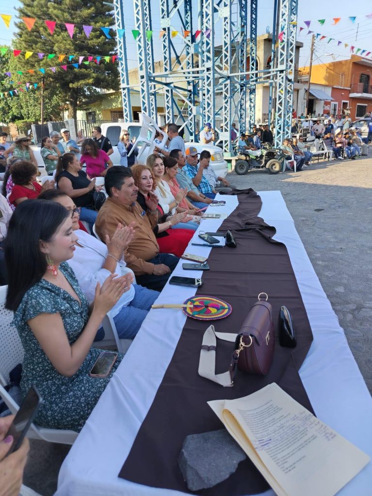 Develan maxiletras de Valle Verde como nuevo símbolo de identidad comunitaria