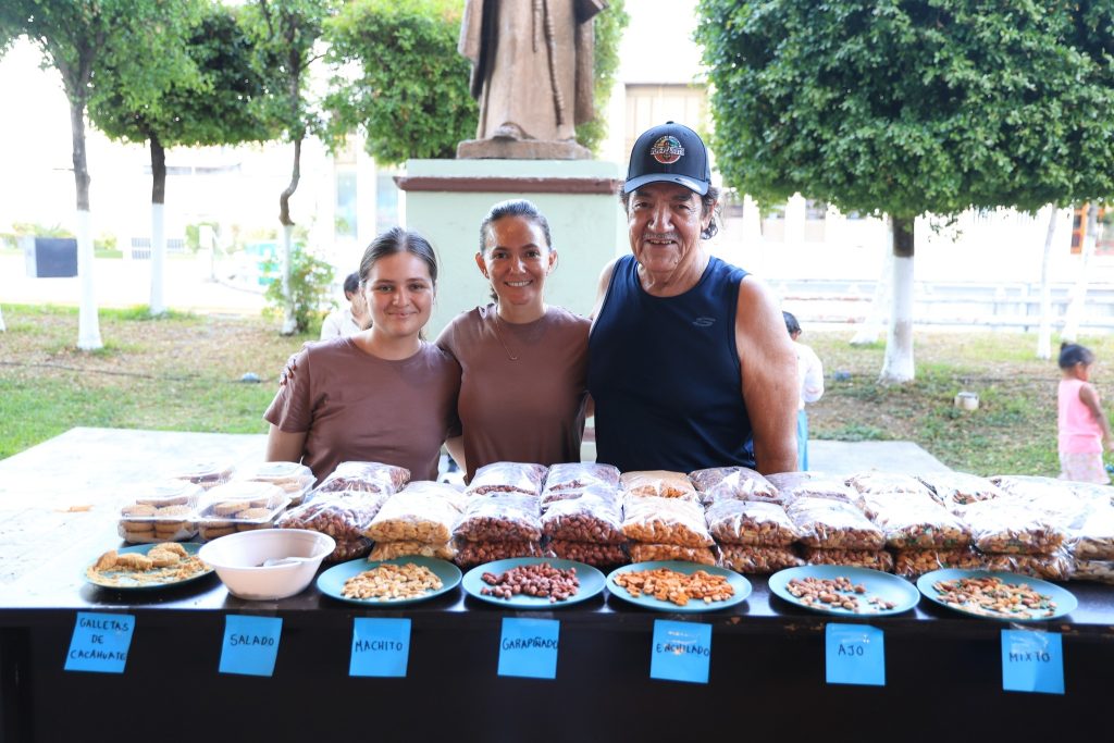 Amatlán de Cañas promueve su identidad cultural en el Encuentro de Sabores y Colores celebrado en Tepic 2 Amatlán de Cañas promueve su identidad cultural en el Encuentro de Sabores y Colores celebrado en Tepic
