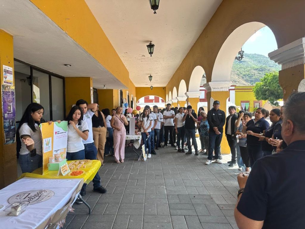 Estudiantes del CBTA 247 presentan proyectos de emprendimiento agropecuario en Jala