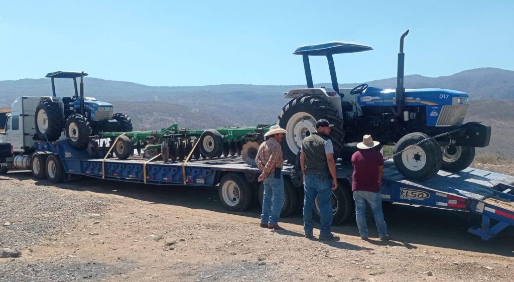 Más apoyo para el campo de La Yesca con entrega de maquinaria e implementos agrícolas
