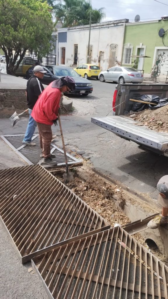Limpieza y desazolve de alcantarillas refuerzan la prevención ante temporada de lluvias en Ahuacatlán 1 Limpieza y desazolve de alcantarillas refuerzan la prevención ante temporada de lluvias en Ahuacatlán