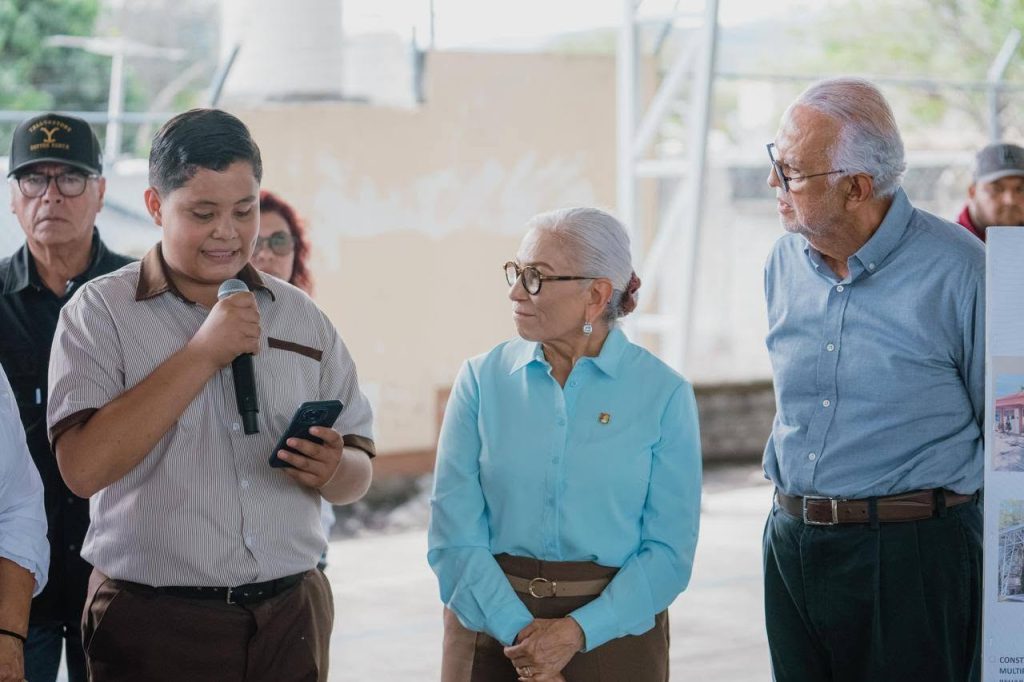 Educación digna fortalece el futuro de estudiantes en Ahuacatlán 1 Educación digna fortalece el futuro de estudiantes en Ahuacatlán