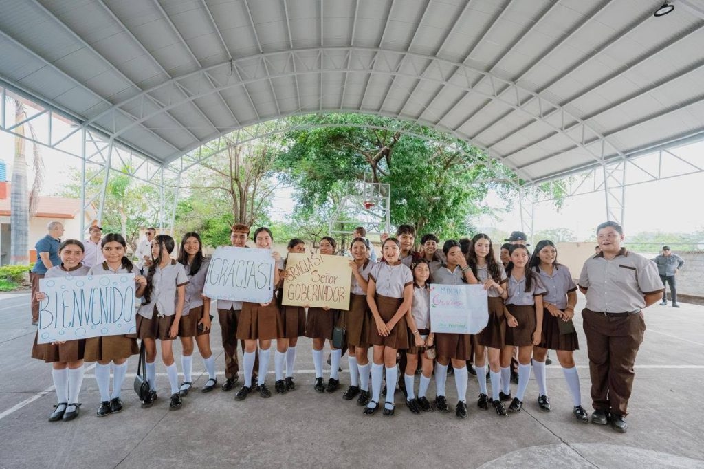 Educación digna fortalece el futuro de estudiantes en Ahuacatlán 2 Educación digna fortalece el futuro de estudiantes en Ahuacatlán