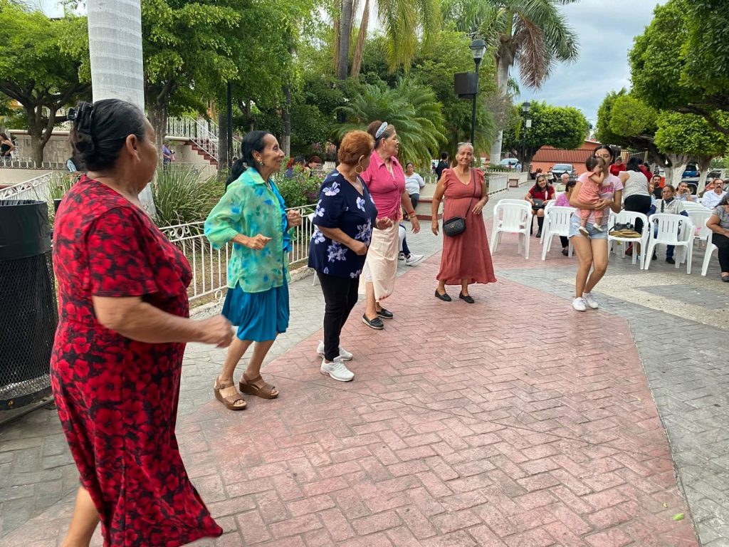 Convivencia y bienestar fortalecen espacios para adultos mayores en Ahuacatlán 2 Convivencia y bienestar fortalecen espacios para adultos mayores en Ahuacatlán