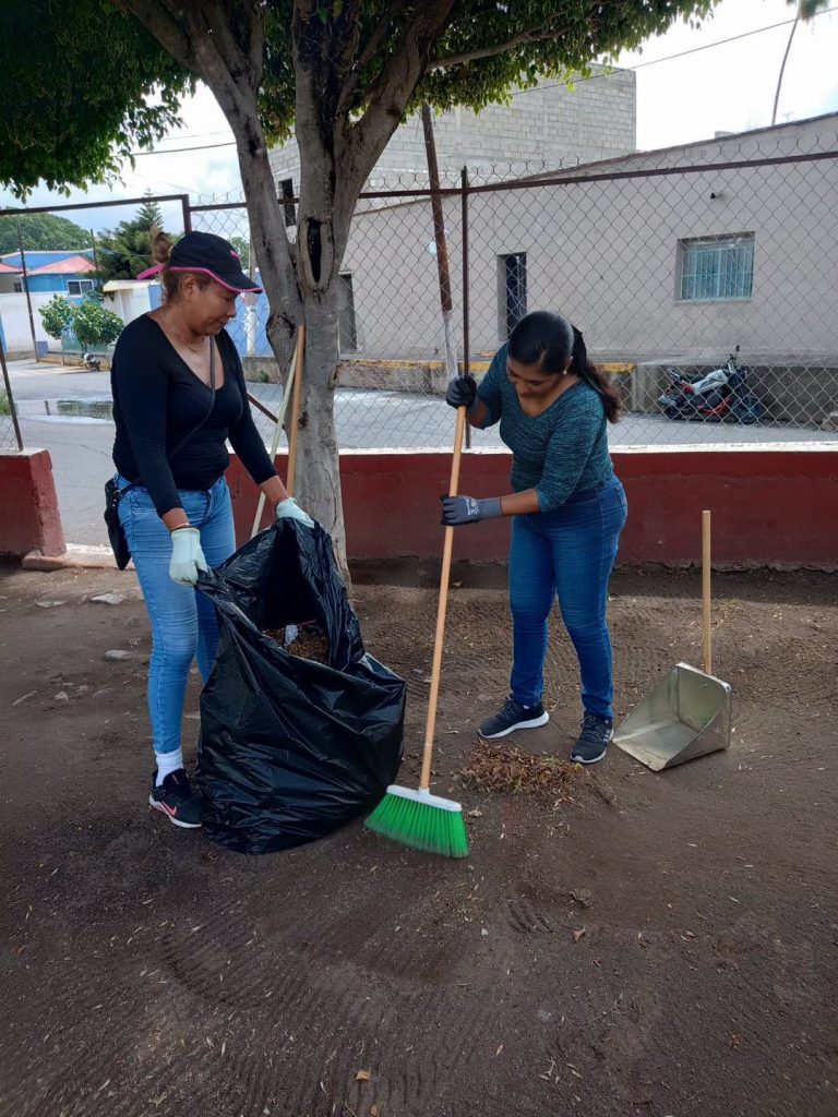 Jornada de limpieza mejora las condiciones del Parque Infantil Morelos en Ahuacatlán 2 Jornada de limpieza mejora las condiciones del Parque Infantil Morelos en Ahuacatlán