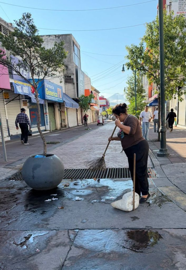 Refuerzan acciones de limpieza en el Centro Histórico de Tepic para mantener una mejor imagen urbana