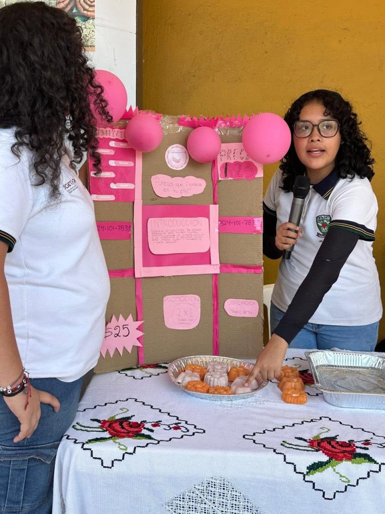 Estudiantes del CBTA 247 presentan proyectos de emprendimiento agropecuario en Jala