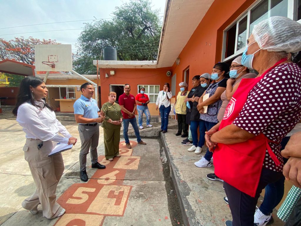 Desayunos escolares de Ahuacatlán reciben supervisión del Sistema DIF Nacional 1 DIF Ahuacatlán recibe supervisión nacional del programa de desayunos escolares