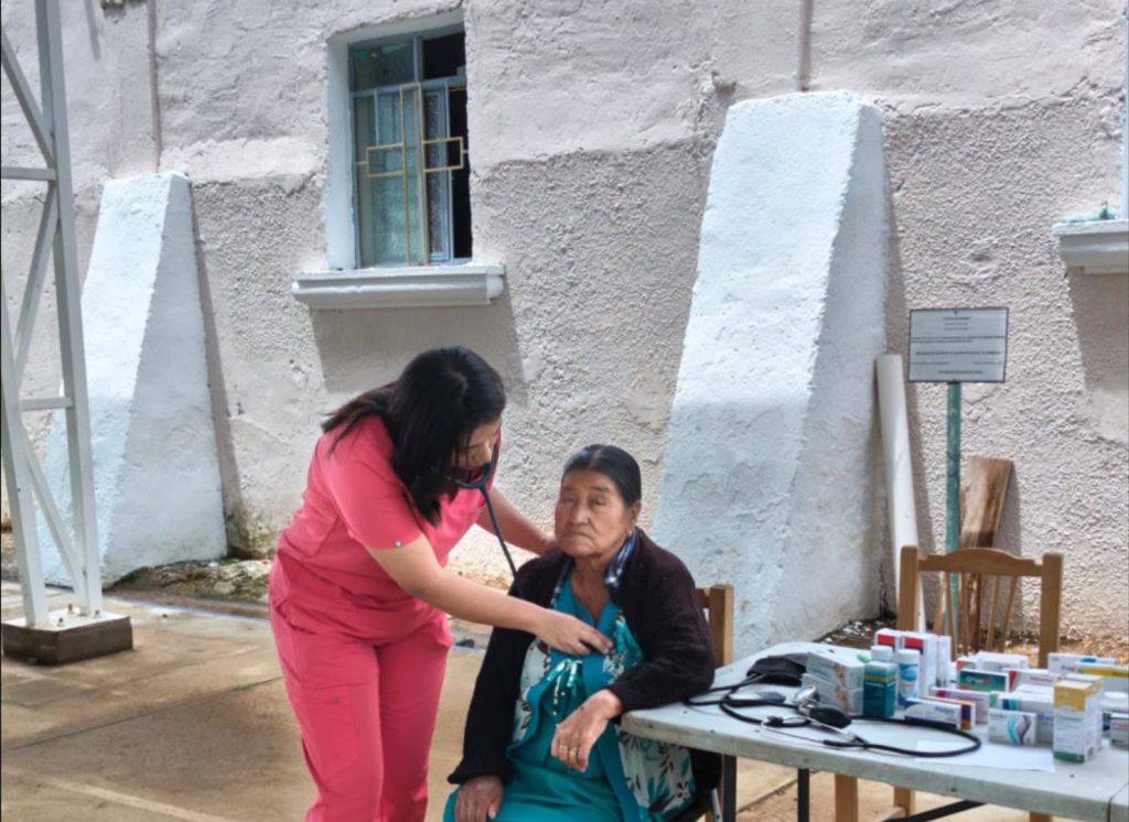 Salud municipal acerca atención médica a comunidades de Jala