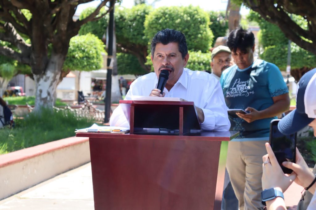 Parque Cívico Morelos inicia primera etapa de rehabilitación en Ahuacatlán