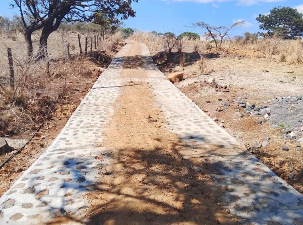 Construcción de empedrado fortalece actividad agrícola en comunidad de Los Aguajes, Jala