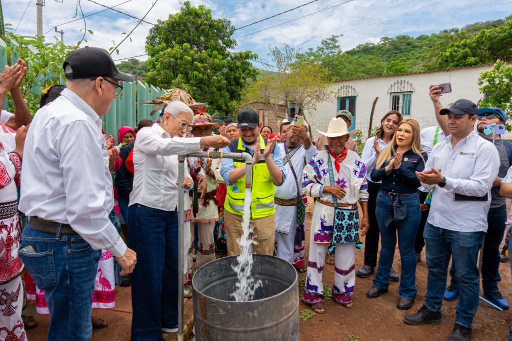 Potrero de la Palmita recibe obras de infraestructura educativa, agua potable y energía eléctrica
