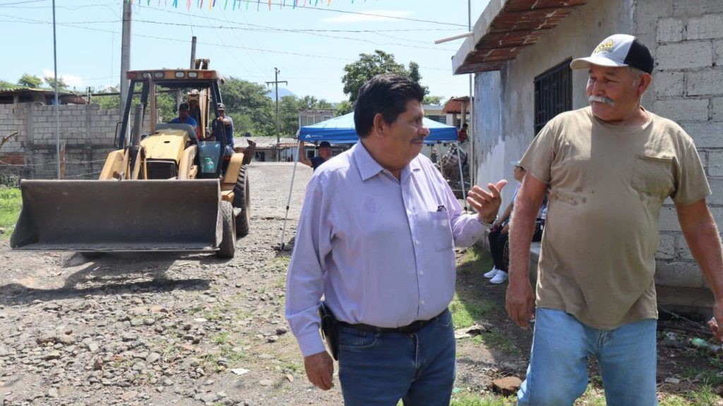 Inician obra de pavimentación en la calle Fidel Velázquez de Santa Isabel 1 Inician obra de pavimentación en la calle Fidel Velázquez de Santa Isabel