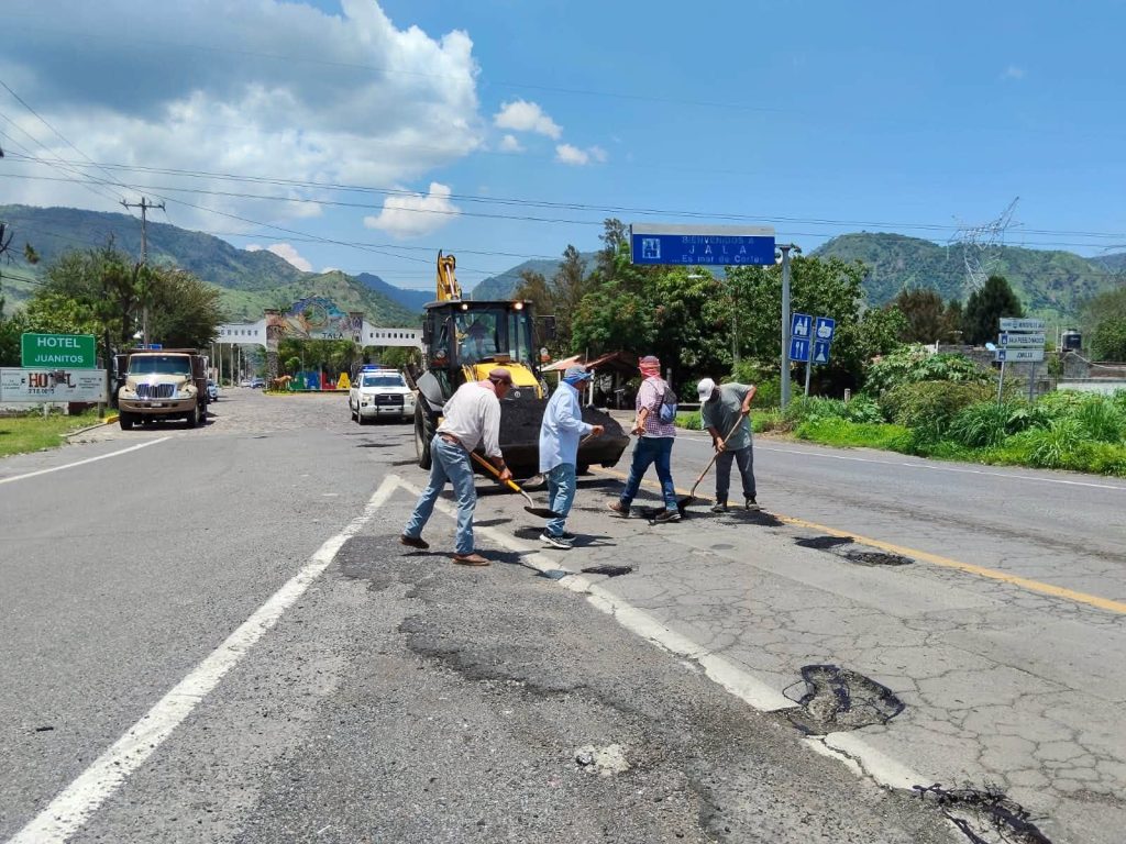 Gobierno de Jala realiza jornada de mantenimiento urbano para mejorar la seguridad vial