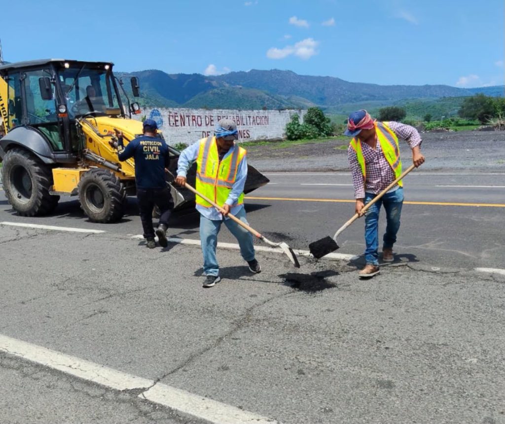 Gobierno de Jala realiza jornada de mantenimiento urbano para mejorar la seguridad vial