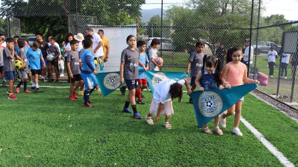 Nueva cancha de fútbol fortalece la infraestructura deportiva en Ahuacatlán 1 Nueva cancha de fútbol fortalece la infraestructura deportiva en Ahuacatlán
