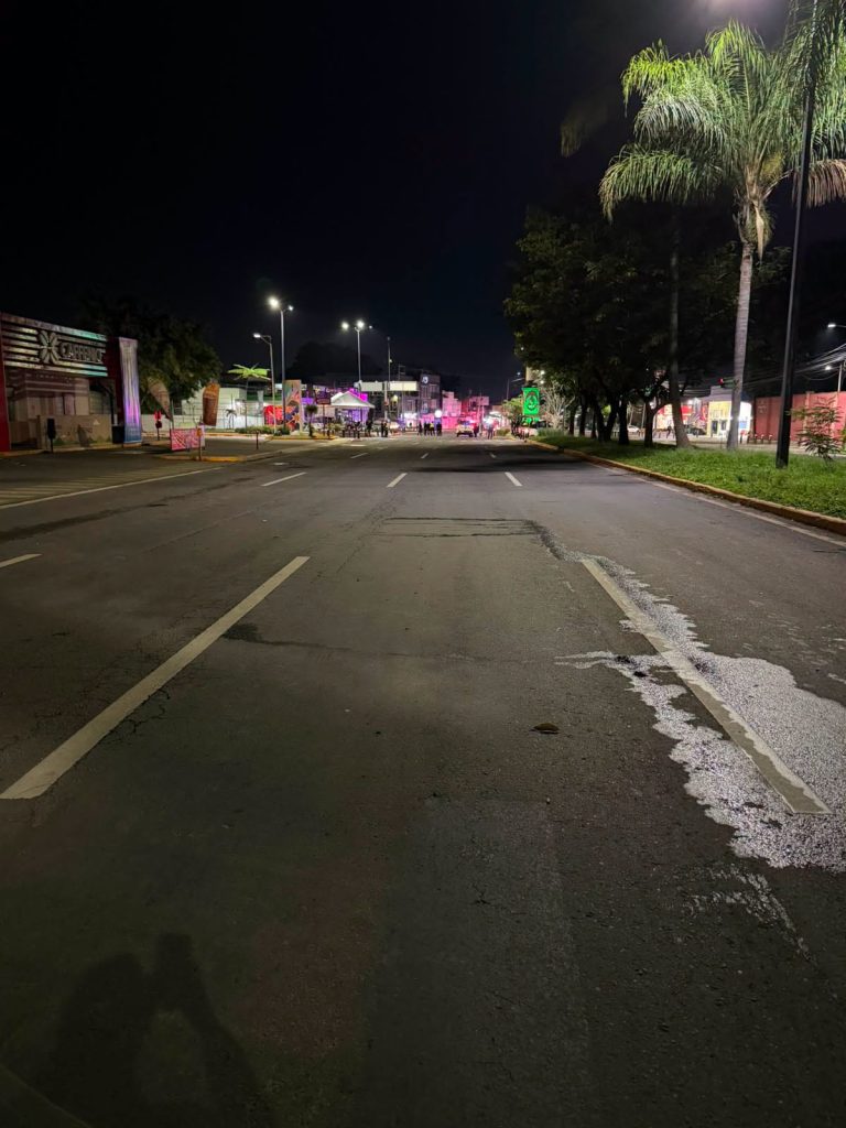 Limpieza en avenida Insurgentes restablece condiciones tras festejos deportivos en Tepic