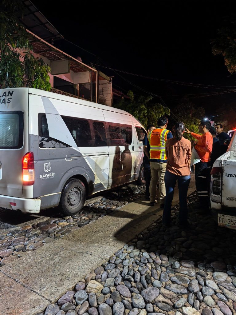Desborde del arroyo El Panal moviliza a autoridades en Amatlán de Cañas
