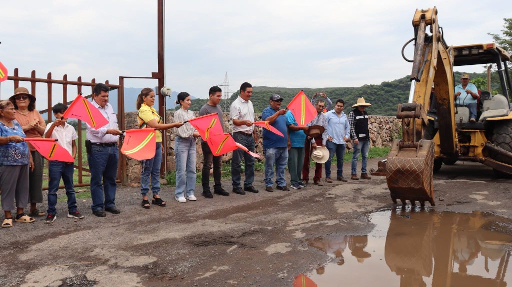 Camino Artesanal de Zoatlán inicia su construcción para fortalecer la conectividad en Ahuacatlán 2 Camino Artesanal de Zoatlán inicia su construcción para fortalecer la conectividad en Ahuacatlán