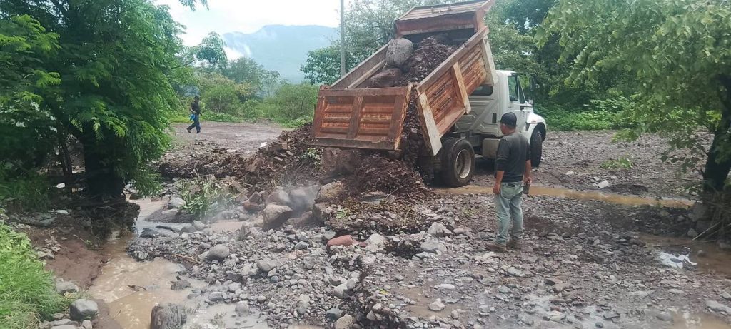 Rehabilitan camino a La Campana tras afectaciones provocadas por el arroyo Las Carretas 1 Rehabilitan camino a La Campana tras afectaciones provocadas por el arroyo Las Carretas