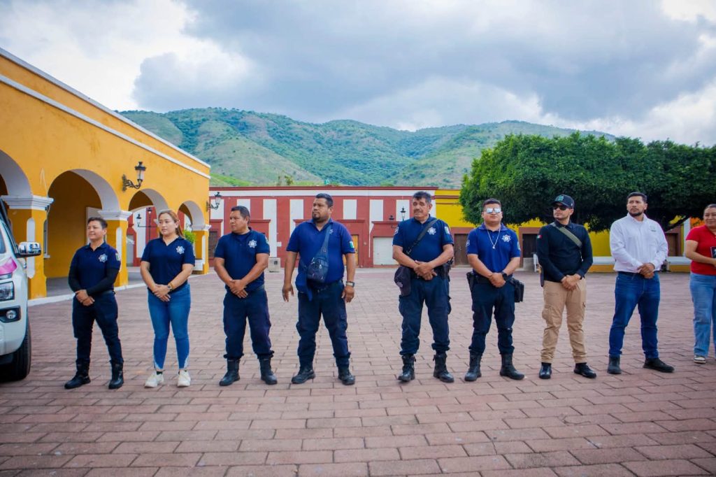 Jala fortalece la seguridad pública con entrega de patrulla y equipo táctico 2 Jala fortalece la seguridad pública con entrega de patrulla y equipo táctico