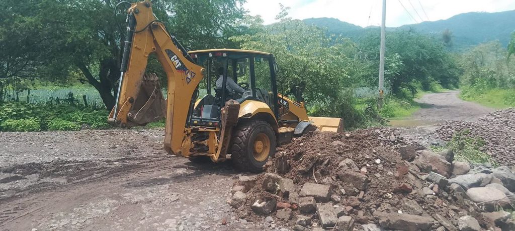 Rehabilitan camino a La Campana tras afectaciones provocadas por el arroyo Las Carretas 2 Rehabilitan camino a La Campana tras afectaciones provocadas por el arroyo Las Carretas