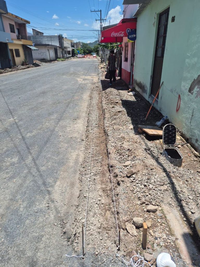 Avanza rehabilitación de la calle Valle de Santiago para mejorar la movilidad en Tepic