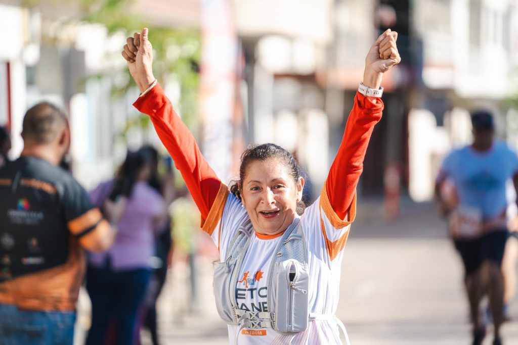 Reto Titán reúne a cientos de corredores y fortalece el deporte en Compostela
