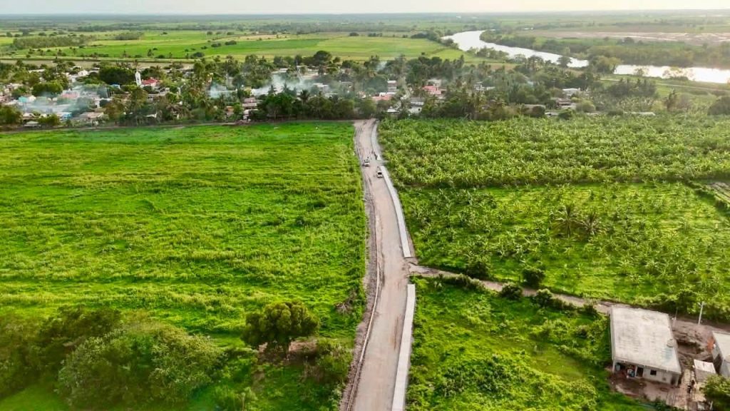 Supervisa alcalde avance de obra en el camino Isla del Conde–El Ciruelo en San Blas