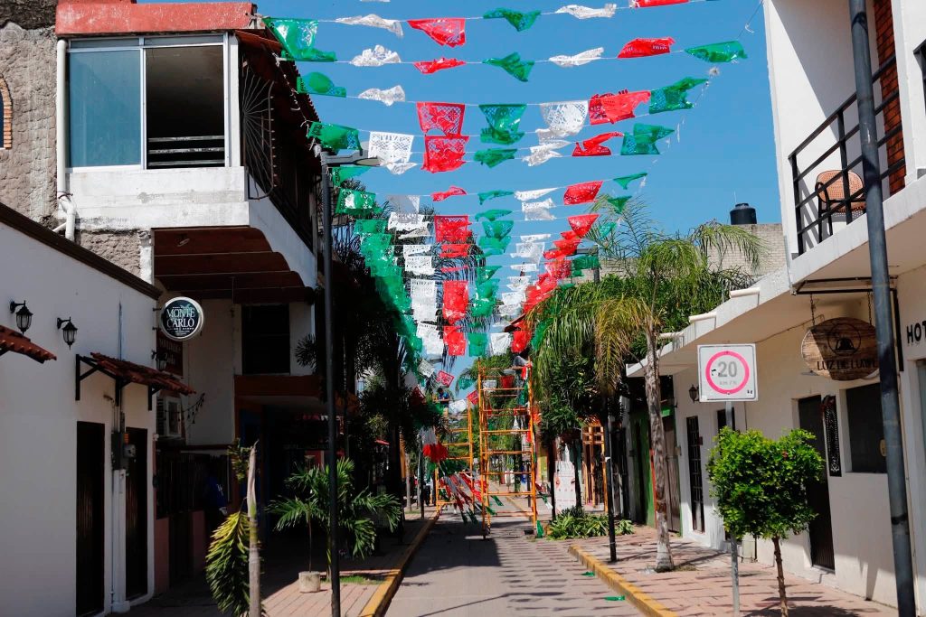 San Blas prepara la avenida Juárez para las fiestas patrias de septiembre