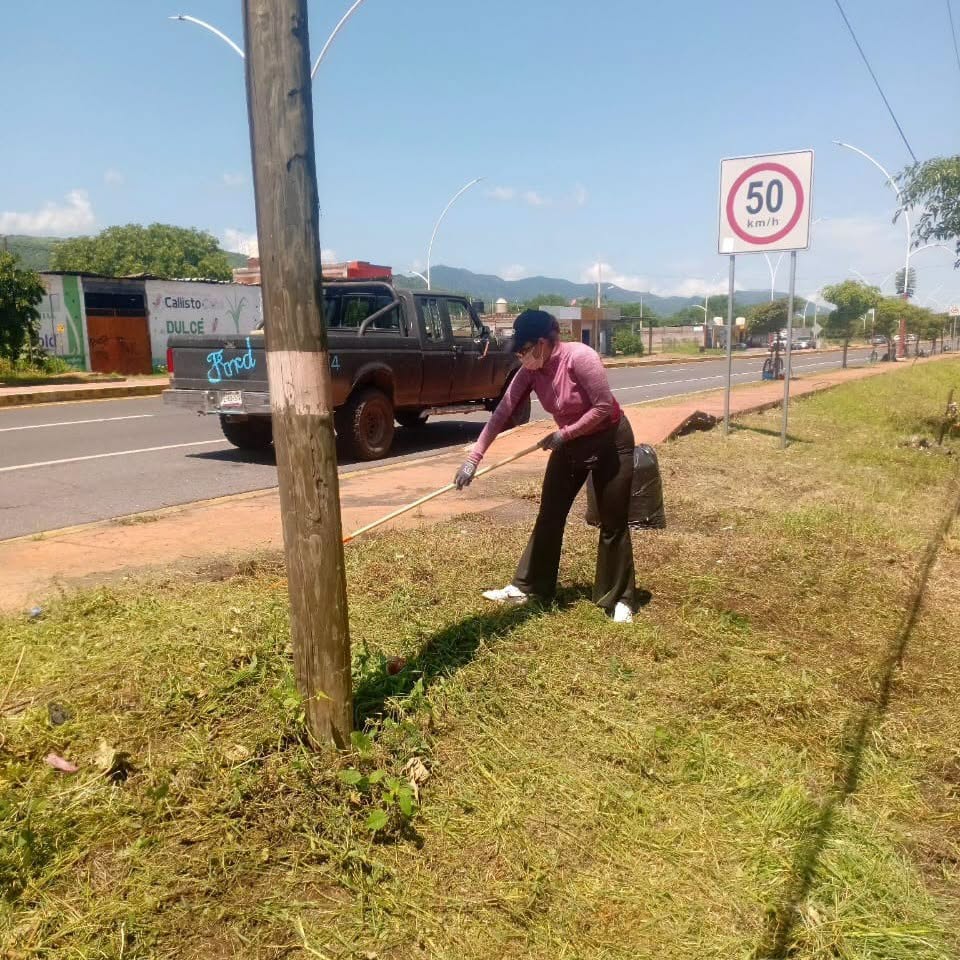 Protección Civil de Ahuacatlán fortalece limpieza de espacios públicos con trabajos en cancha 8 de Mayo y Boulevard 2 Protección Civil de Ahuacatlán fortalece limpieza de espacios públicos con trabajos en cancha 8 de Mayo y Boulevard