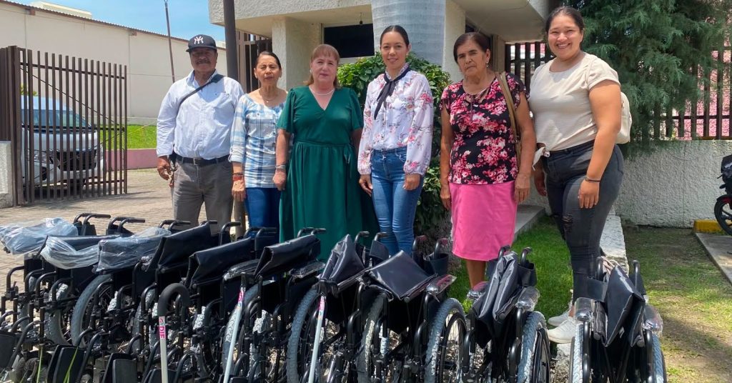 Ahuacatlán recibe 10 sillas de ruedas y 3 bastones para apoyar la movilidad de sus habitantes 2 Ahuacatlán recibe 10 sillas de ruedas y 3 bastones para apoyar la movilidad de sus habitantes