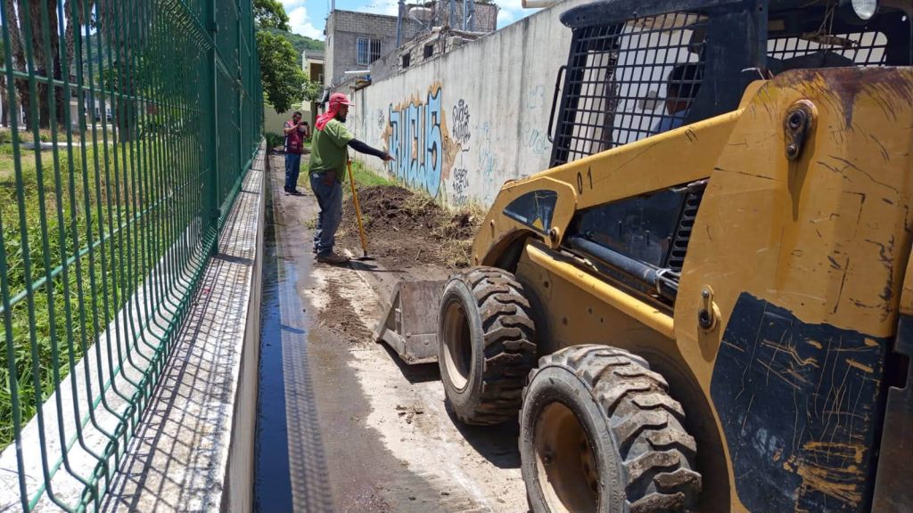 Tepic refuerza acciones preventivas con limpieza y desazolve del canal pluvial Mónaco