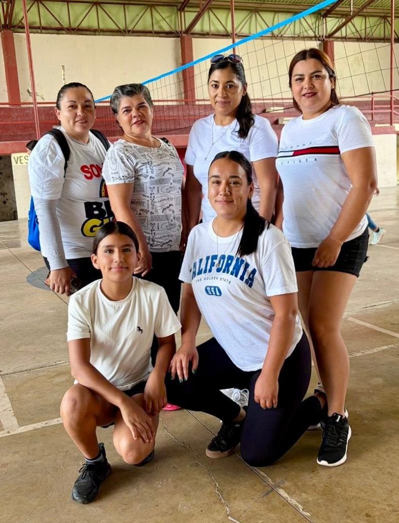 Torneo de Convivencia de Voleibol reúne a mujeres en Ahuacatlán