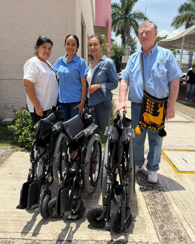 DIF Amatlán de Cañas entrega sillas de ruedas para mejorar la movilidad de familias del municipio 2 DIF Amatlán de Cañas entrega sillas de ruedas para mejorar la movilidad de familias del municipio