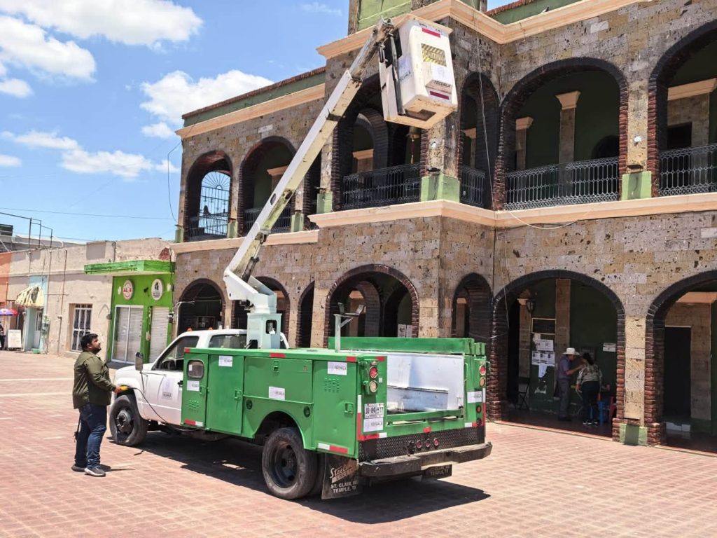 Tecuala fortalece el alumbrado público con entrega de grúa canastilla hidráulica 1 Tecuala fortalece el alumbrado público con entrega de grúa canastilla hidráulica
