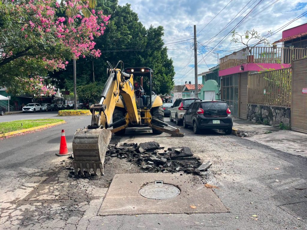 Tepic realiza trabajos de bacheo en cinco colonias para mejorar las vialidades 1 Tepic realiza trabajos de bacheo en cinco colonias para mejorar las vialidades