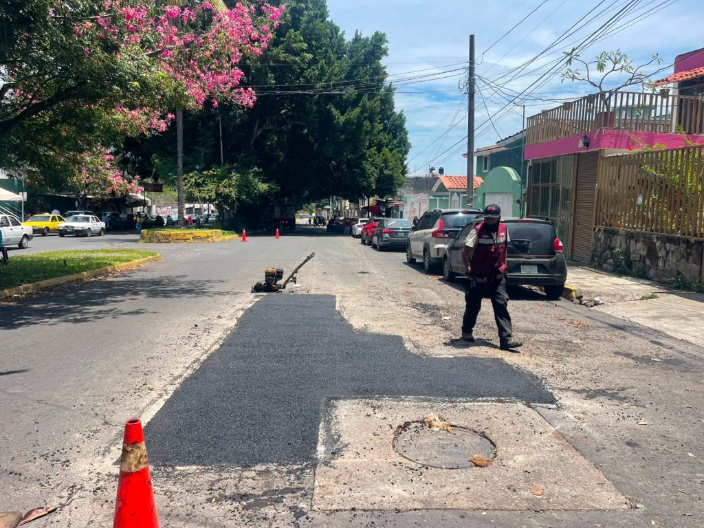 Tepic realiza trabajos de bacheo en cinco colonias para mejorar las vialidades 2 Tepic realiza trabajos de bacheo en cinco colonias para mejorar las vialidades
