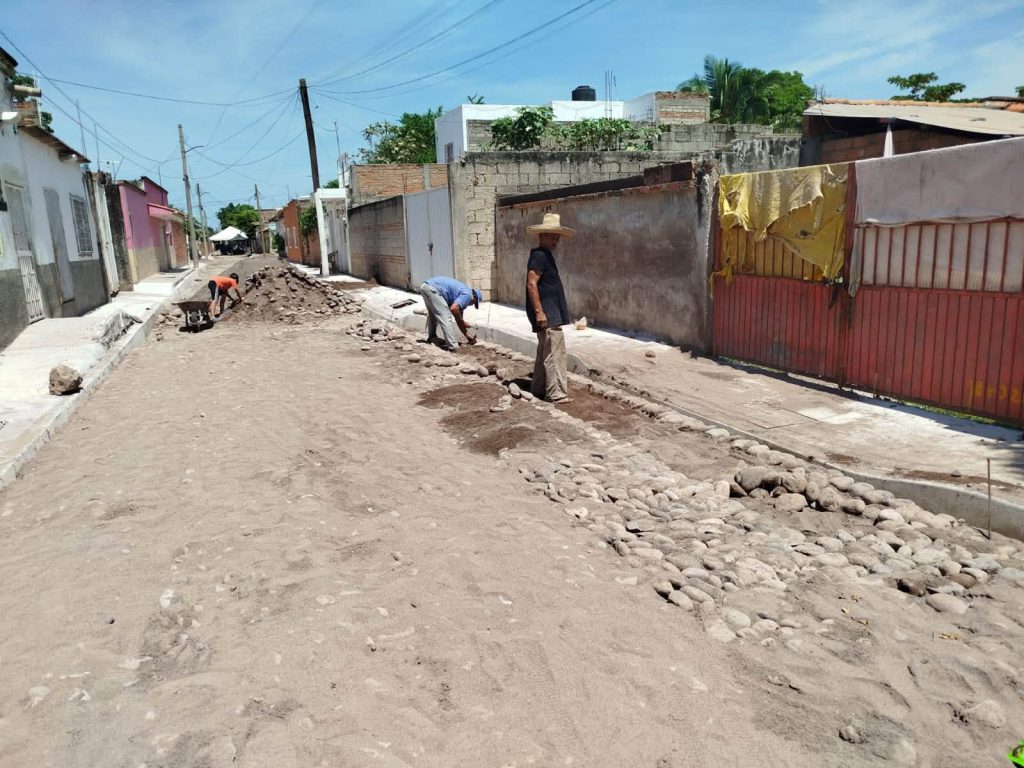 Avanza obra de empedrado en la calle Anacleto Correa de Tuxpan 1 Avanza obra de empedrado en la calle Anacleto Correa de Tuxpan