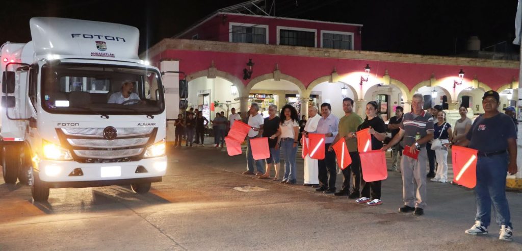 Ahuacatlán fortalece la recolección de basura con dos nuevos camiones 1 Ahuacatlán fortalece la recolección de basura con dos nuevos camiones