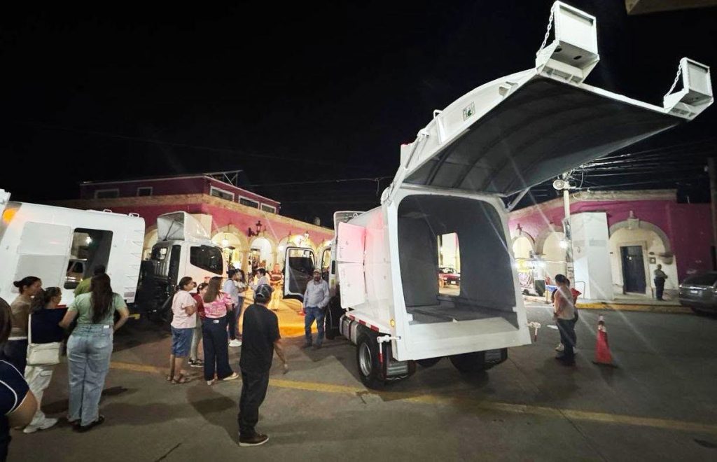 Ahuacatlán fortalece la recolección de basura con dos nuevos camiones 2 Ahuacatlán fortalece la recolección de basura con dos nuevos camiones