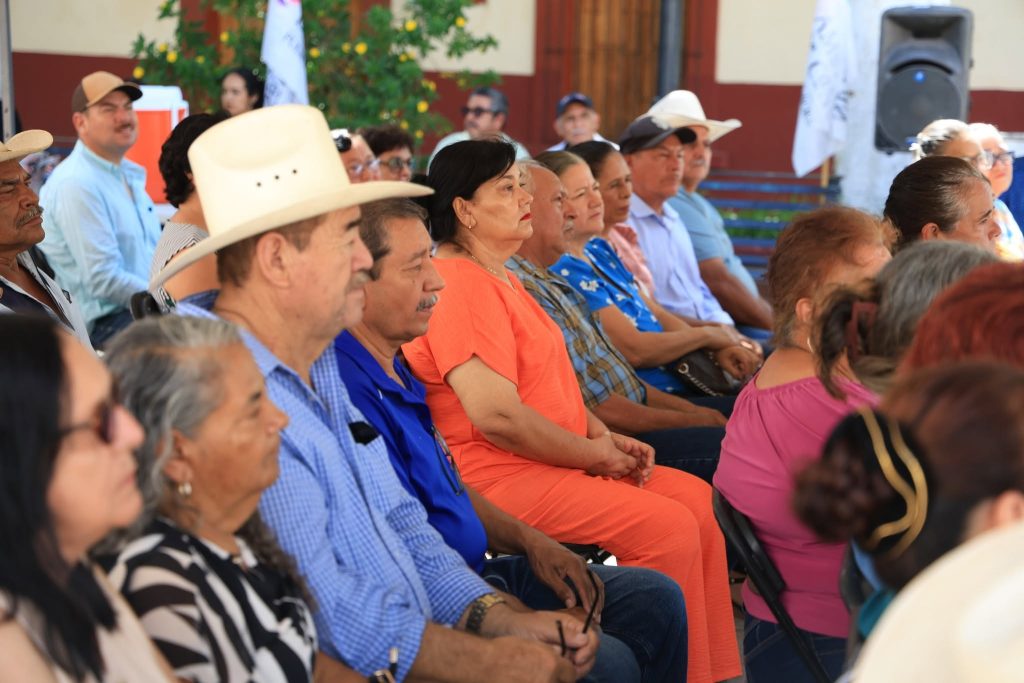 Amatlán de Cañas entrega 32 visas del Programa Reuniendo Familias 1 Amatlán de Cañas entrega 32 visas del Programa Reuniendo Familias