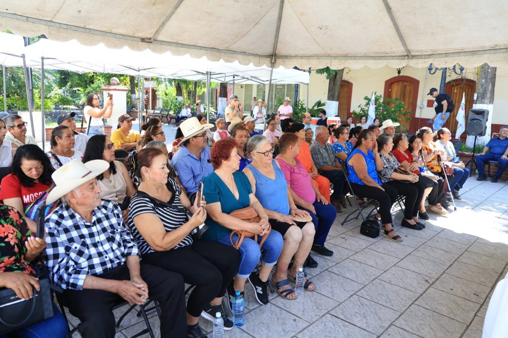Amatlán de Cañas entrega 32 visas del Programa Reuniendo Familias 2 Amatlán de Cañas entrega 32 visas del Programa Reuniendo Familias