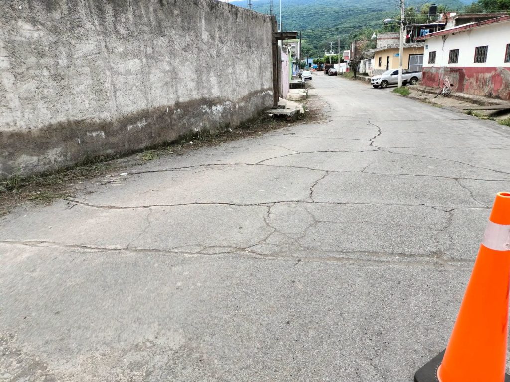 Jornada de limpieza mejora calles del centro de Ahuacatlán
