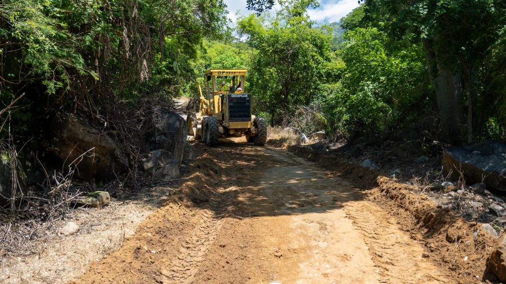 Amatlán de Cañas rehabilita camino rural hacia el rancho Los Copales